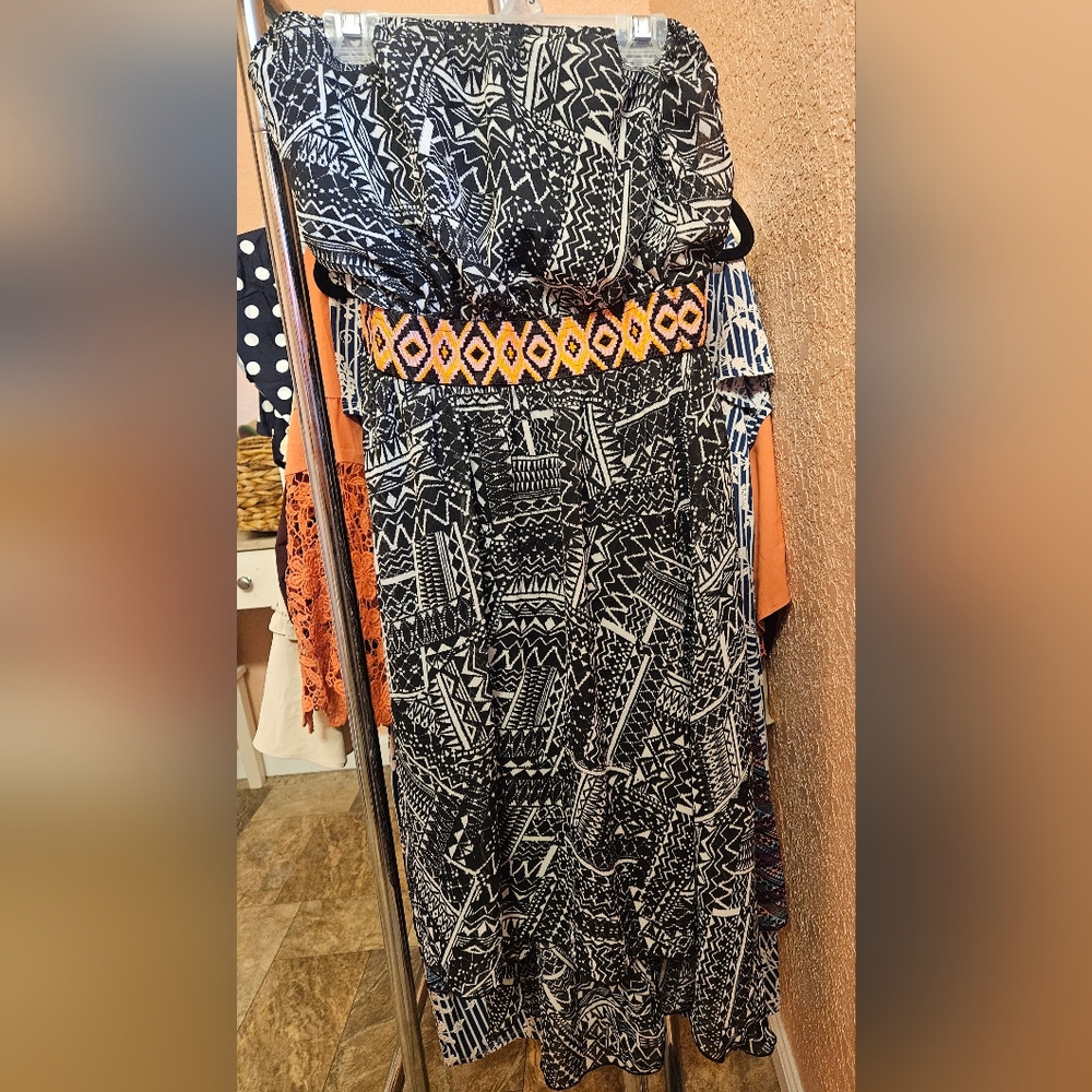 Strapless Black and White Geometrical Patterned Dress